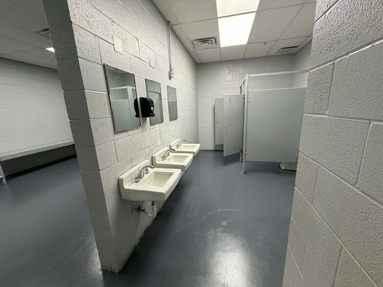 More Photos Of 1350 Cunningham Rd N, Kinston Warehouse For Lease