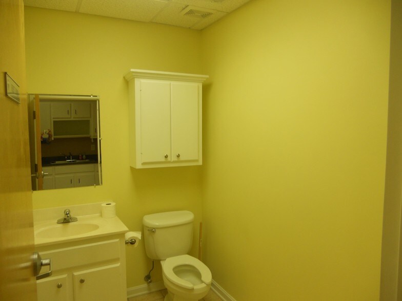 More Photos Of 30 Stonecrest Ct, Shelbyville Medical For Lease