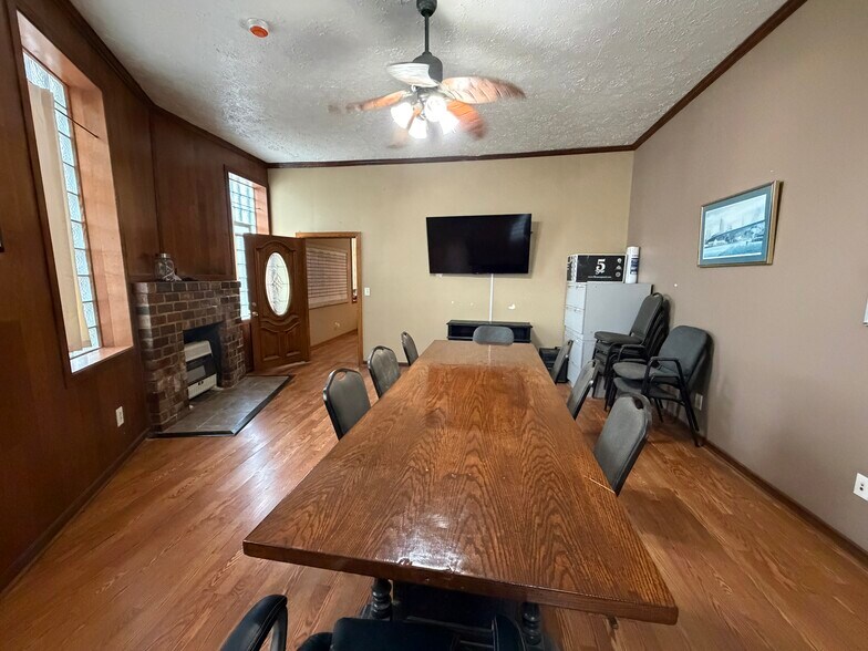 More Photos Of 816 N Milan St, Canal Fulton Warehouse For Sale