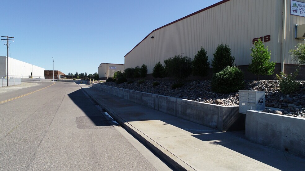 More Photos Of 506-530 El Roya Ave, Modesto Warehouse For Lease