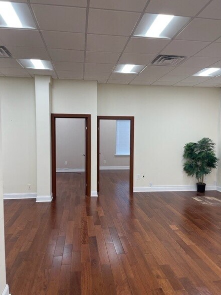 More Photos Of 1527 Franklin Ave, Mineola Office For Lease