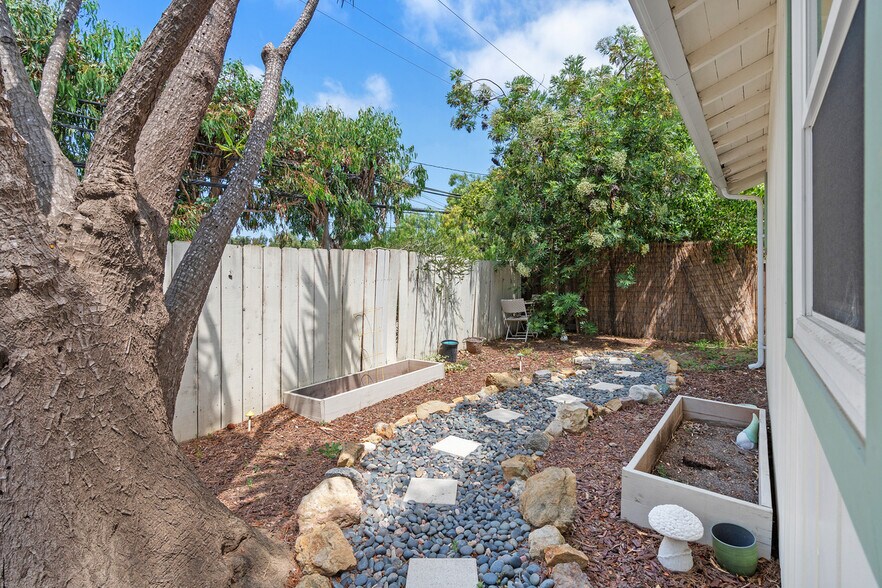 More Photos Of 27353 1/2 Pacific Coast Hwy, Malibu Apartments For Sale