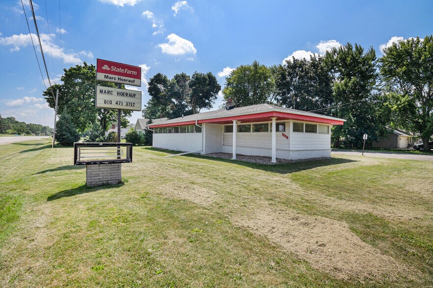 Primary Photo Of 5204 Davison Rd, Burton Medical For Sale