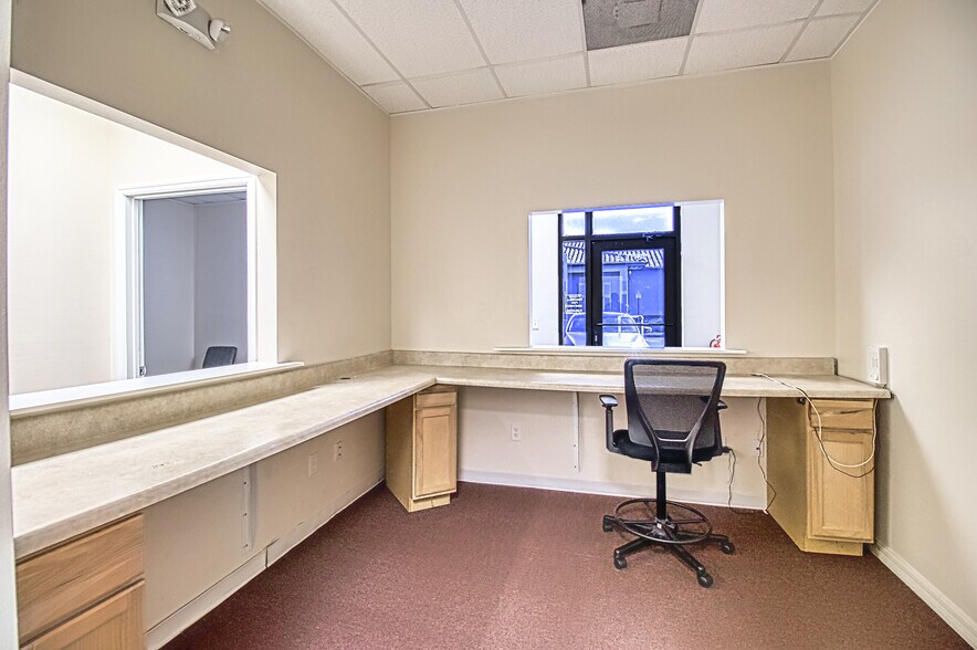 More Photos Of 4857 Palm Beach Blvd, Fort Myers Office For Lease