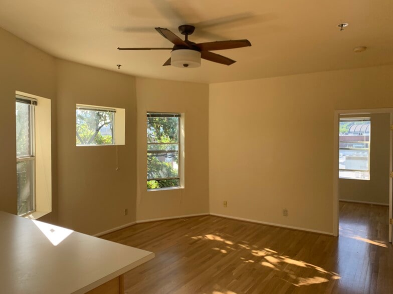 More Photos Of 2018 NW Everett St, Portland Multifamily For Sale