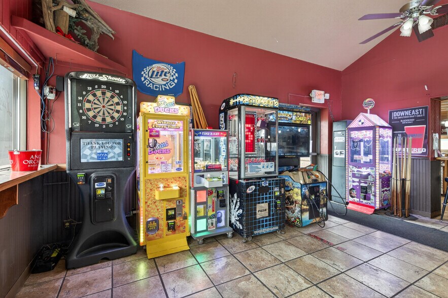 More Photos Of 17646 NE Central Ave, Ham Lake Restaurant For Sale