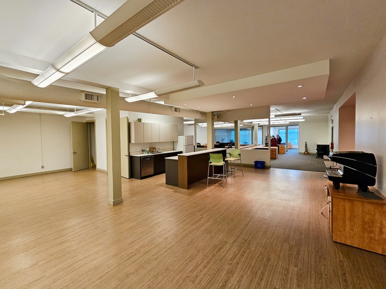 More Photos Of 8678 Greenall Ave, Burnaby Showroom For Lease