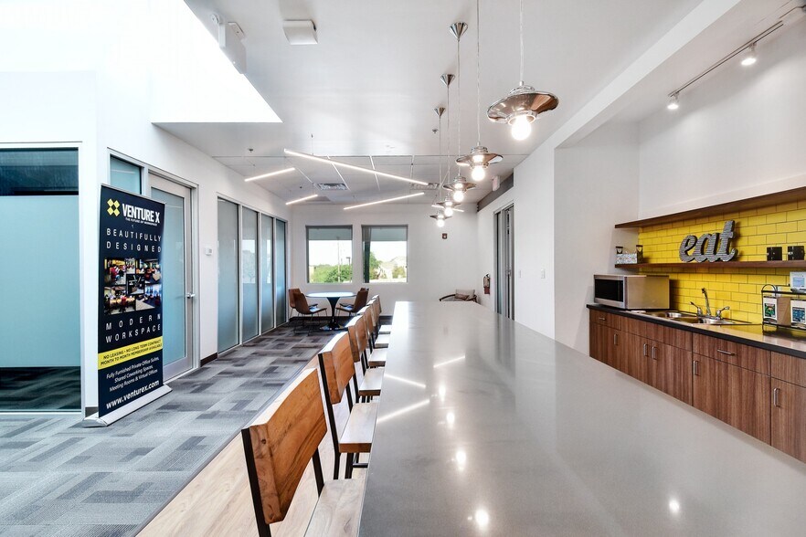 More Photos Of 18911 Hardy Oak Blvd, San Antonio Medical For Lease