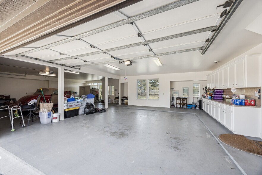 More Photos Of 16372 Highway 6, Navasota Specialty For Sale