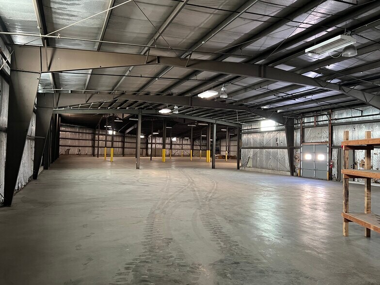 More Photos Of 1005 S Perkins St, Appleton Warehouse For Lease