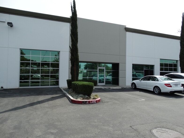 More Photos Of 7500-7536 Tyrone Ave, Van Nuys Service For Lease