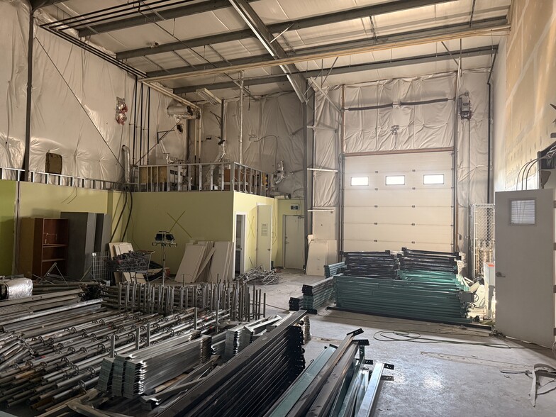 More Photos Of 9231 50 St NW, Edmonton Warehouse For Lease