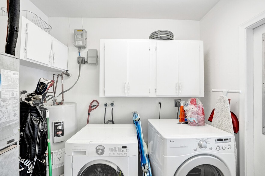 Primary Photo Of 5706-5708 Lincoln St, Hollywood Multifamily For Sale