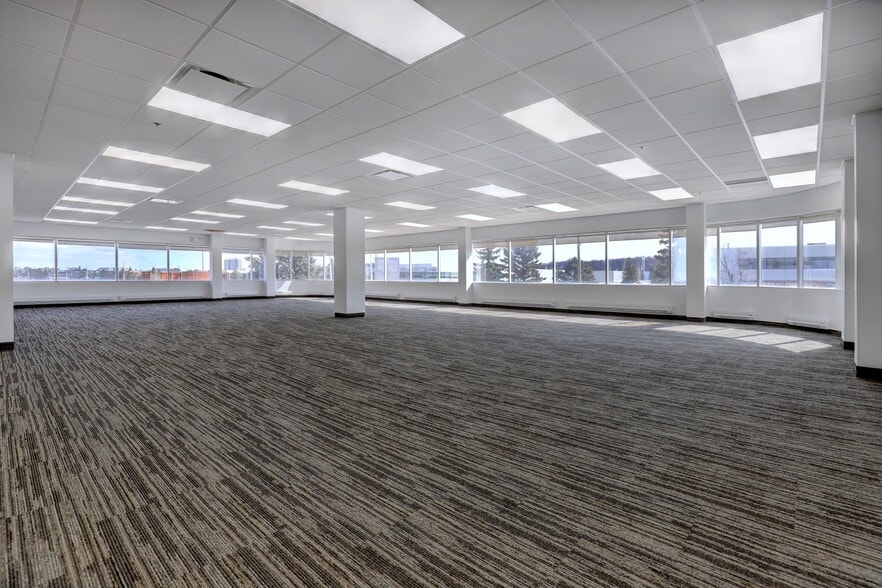 More Photos Of 320 Matheson Blvd W, Mississauga Office For Sale