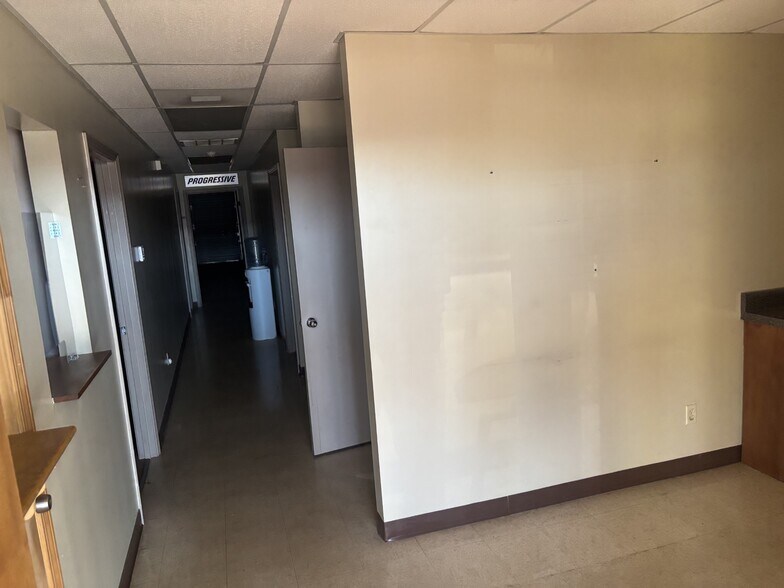 More Photos Of 5210 Pleasant View Rd, Memphis Showroom For Lease