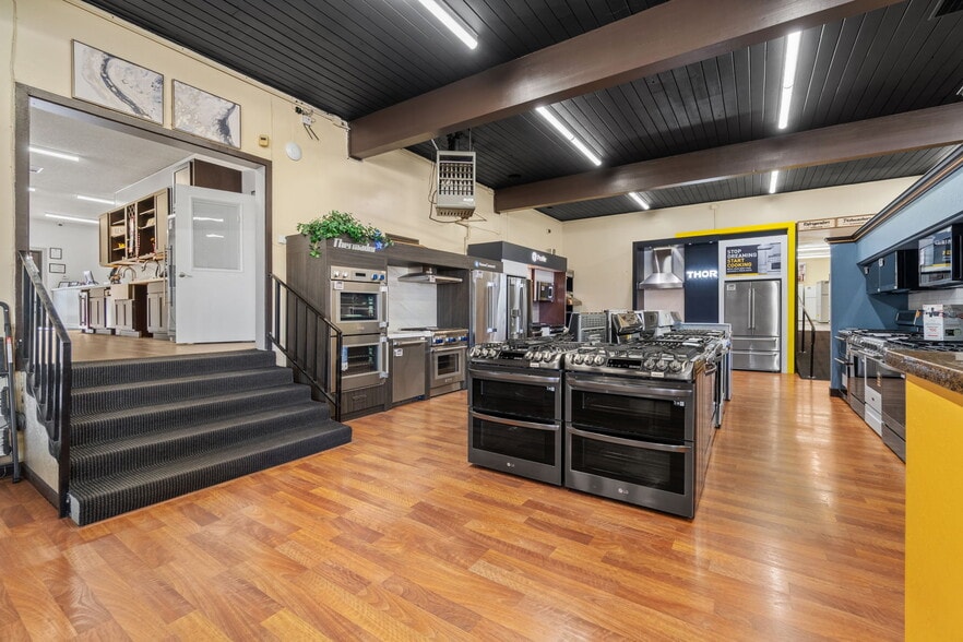 More Photos Of 341 Harris St, Eureka Storefront For Sale