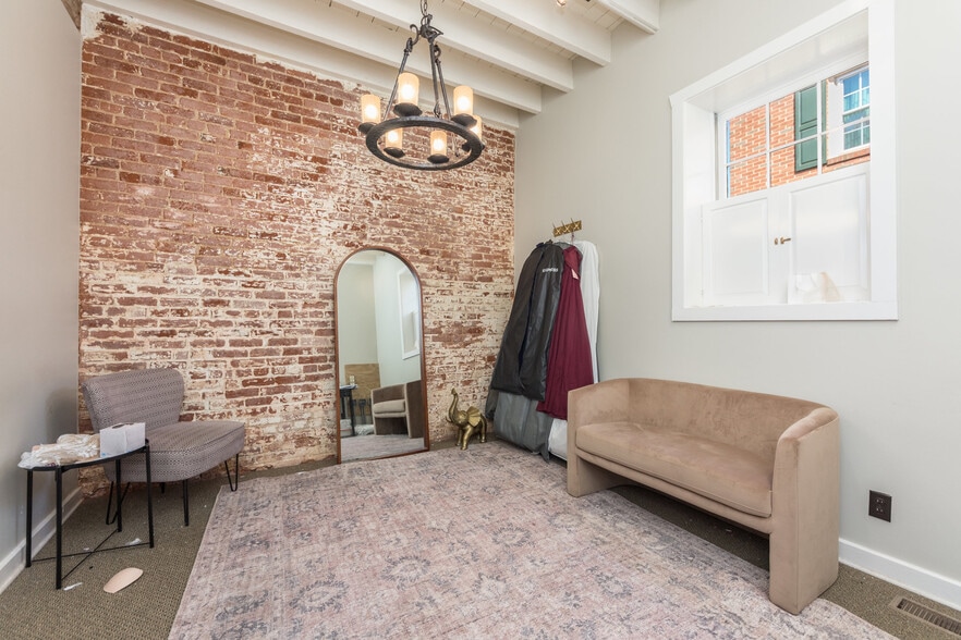 More Photos Of 1011 Charles St, Fredericksburg Loft Creative Space For Lease