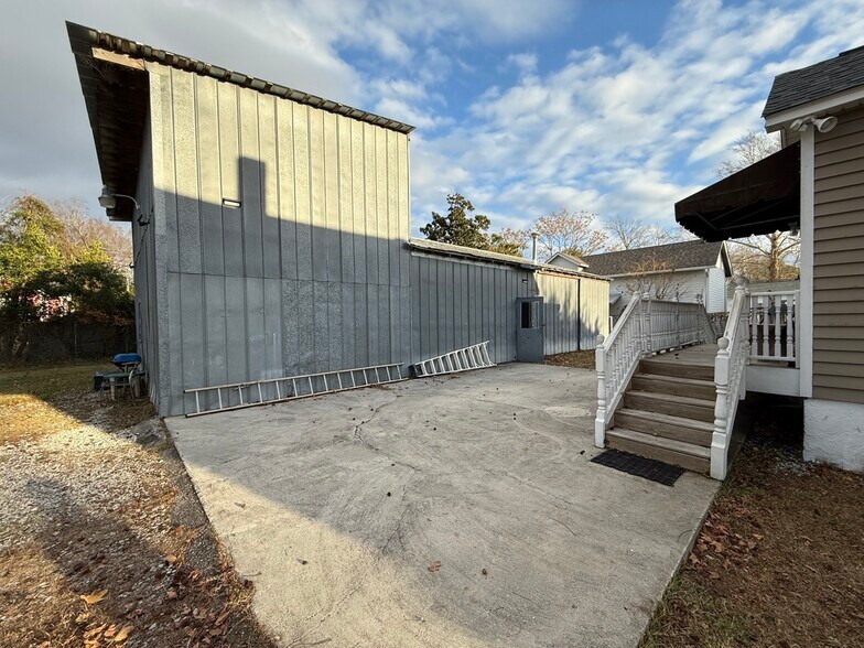 More Photos Of 2113 Wrightsville Ave, Wilmington Flex For Sale