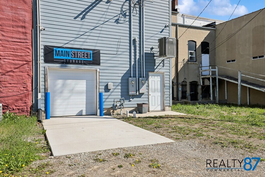 More Photos Of 807 12th st, Belle Plaine General Retail For Sale