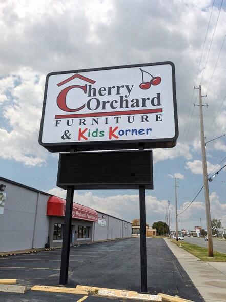 More Photos Of 5215 W Central Ave, Wichita Freestanding For Sale