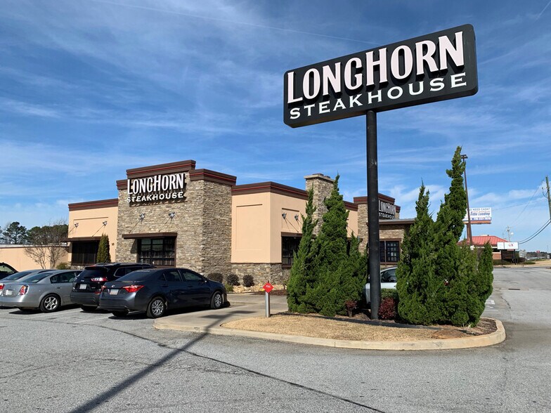 More Photos Of 1617-1699 North Expressway, Griffin Unknown For Lease
