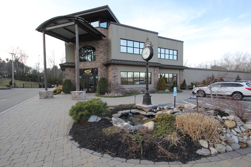 More Photos Of 2302 Turnpike St, North Andover General Retail For Lease