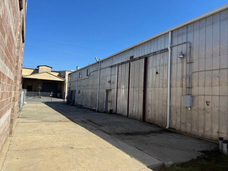 More Photos Of 347 Locust St, Watsonville Warehouse For Lease