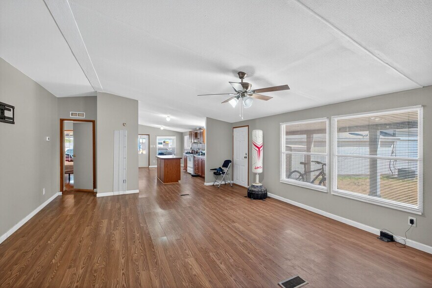 More Photos Of 11010 W Joan Dr, Odessa Warehouse For Lease