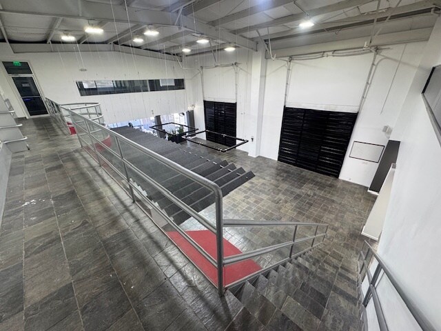 More Photos Of 5712 Southwest Fwy, Houston Auto Dealership For Lease