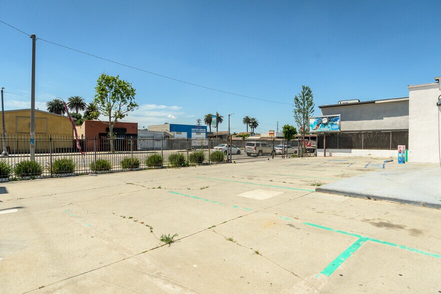 More Photos Of 853 E Manchester Ave, Los Angeles Restaurant For Sale