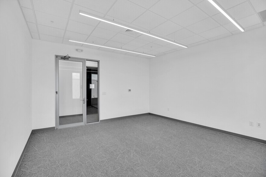 More Photos Of 3755 9th SW st, Vero Beach Office For Lease