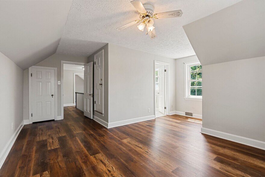 More Photos Of 454 Big Hill Ave, Richmond Office For Sale