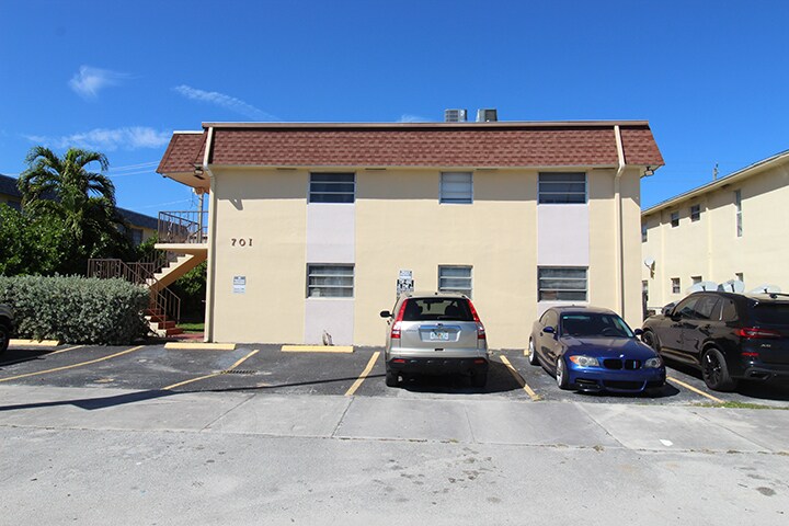 Primary Photo Of 701 NE 8th St, Hallandale Beach Apartments For Sale
