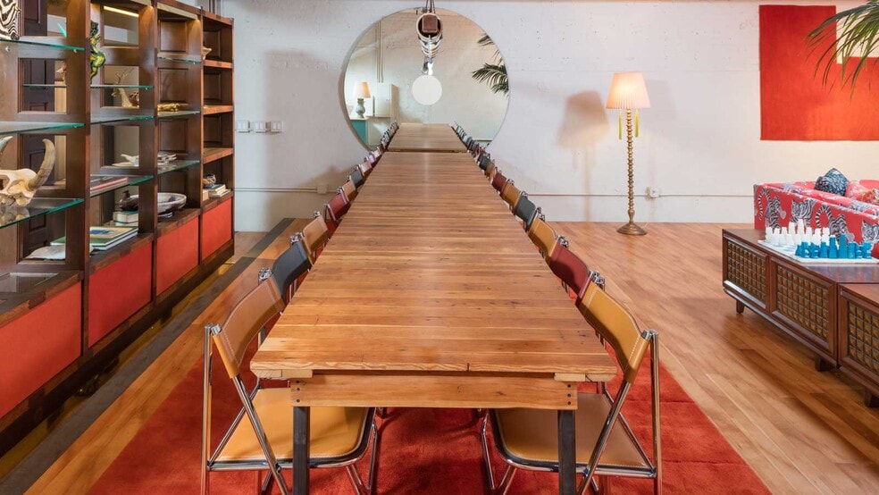 More Photos Of 607 4th St, Los Angeles Showroom For Lease