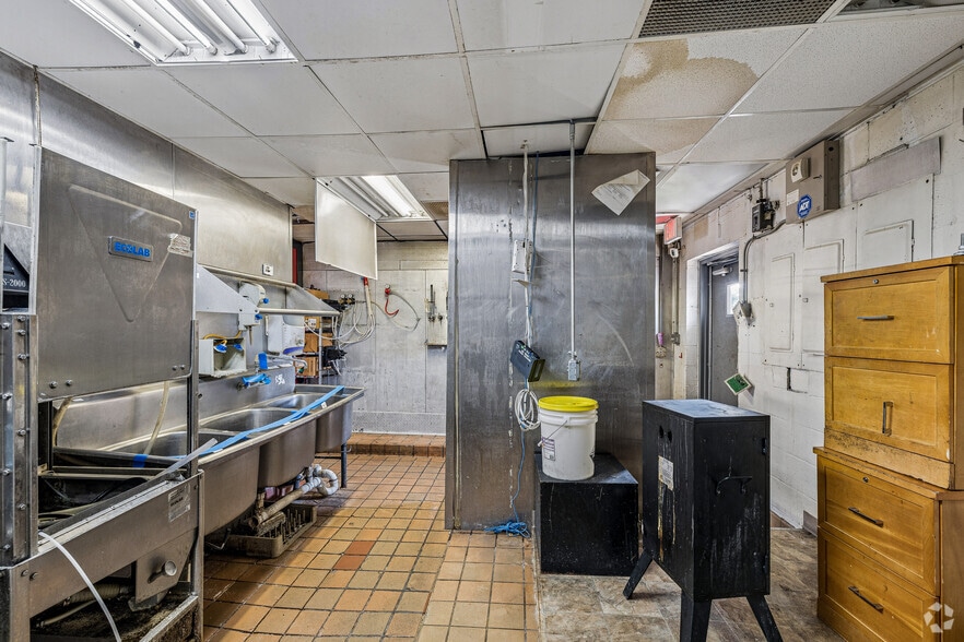 More Photos Of 7260 Manchester Rd, Maplewood Restaurant For Sale