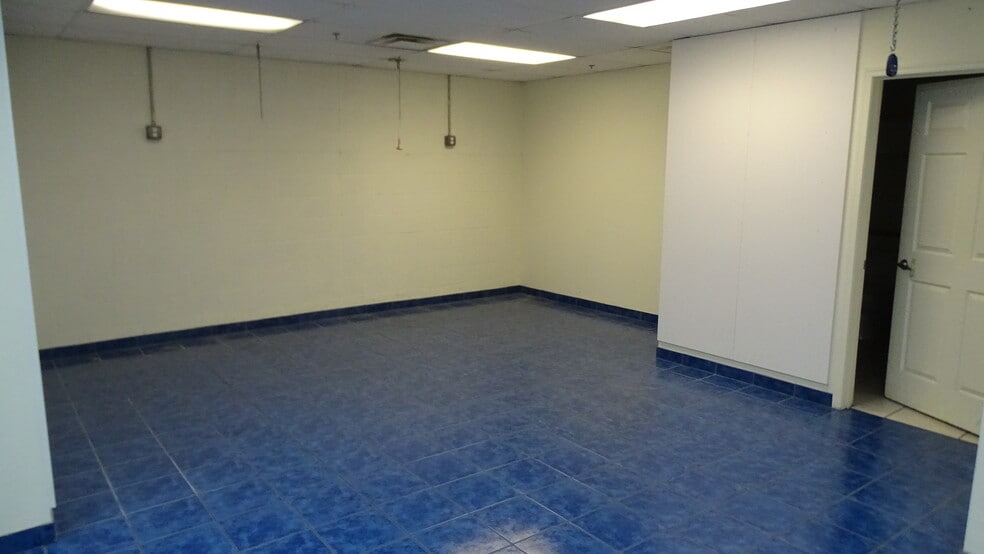More Photos Of 2620 S 83rd Ave, Phoenix General Retail For Lease