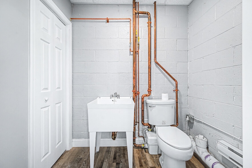 More Photos Of 204 Providence St, Hyde Park Industrial For Lease