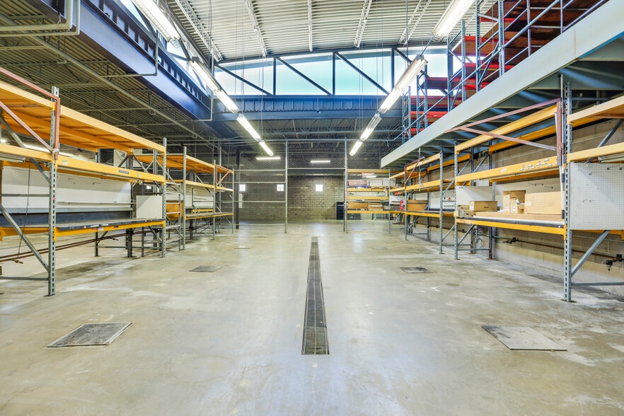 More Photos Of 2885 W County Line Rd, Littleton Auto Dealership For Sale