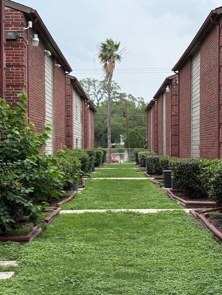 More Photos Of 535 W Hutchins Pl, San Antonio Apartments For Sale