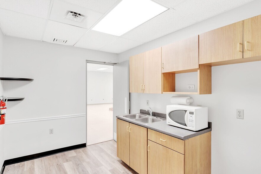 More Photos Of 6 Four Coins Dr, Canonsburg Light Distribution For Lease