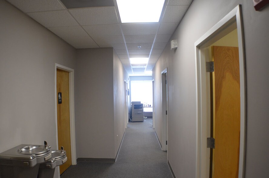 More Photos Of 3120 Latrobe Dr, Charlotte Showroom For Lease