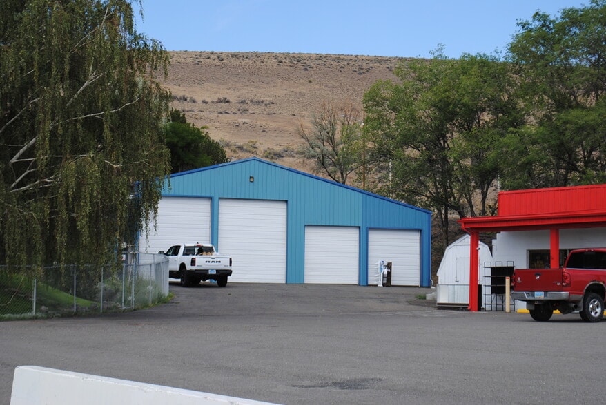 More Photos Of 810 HWY 93, Jackpot Convenience Store For Sale