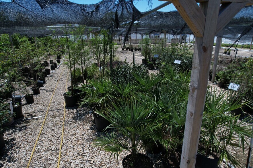 More Photos Of 804 N Lacy Dr, Waco Garden Center For Sale