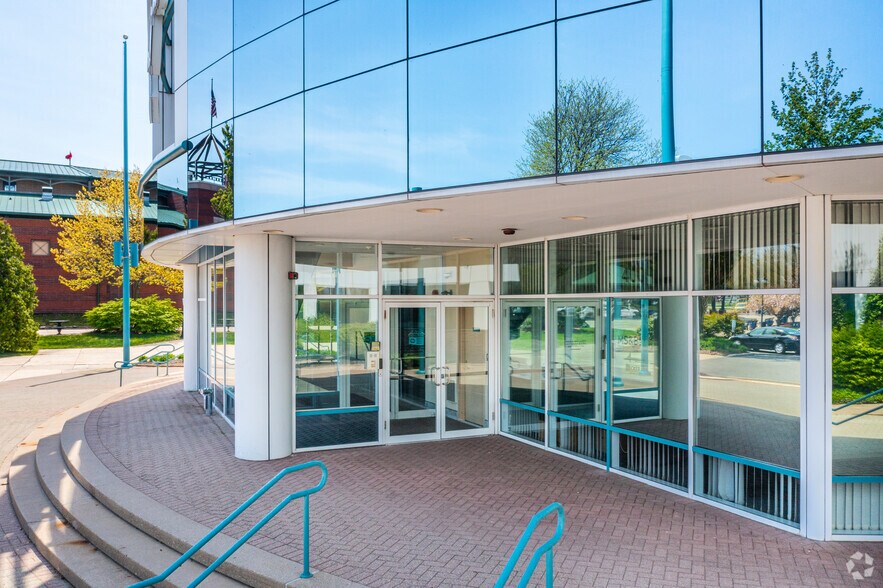 More Photos Of 400 Riverview Plz, Trenton Office For Lease