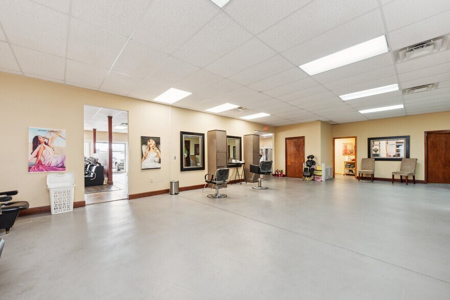 More Photos Of 470 Tucker Dr, Maysville Storefront Retail Office For Sale