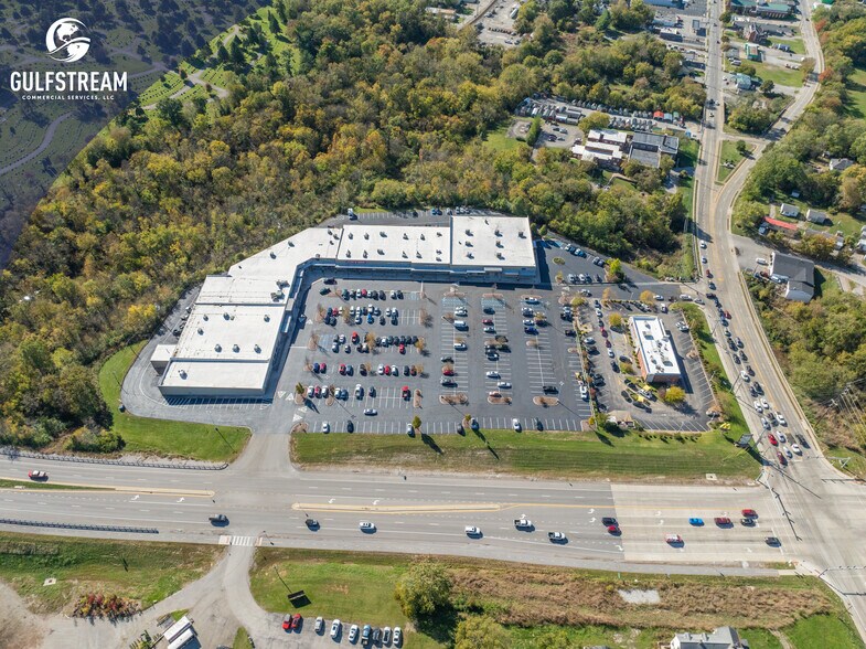 More Photos Of 9 Governors Sq, Shelbyville Unknown For Lease