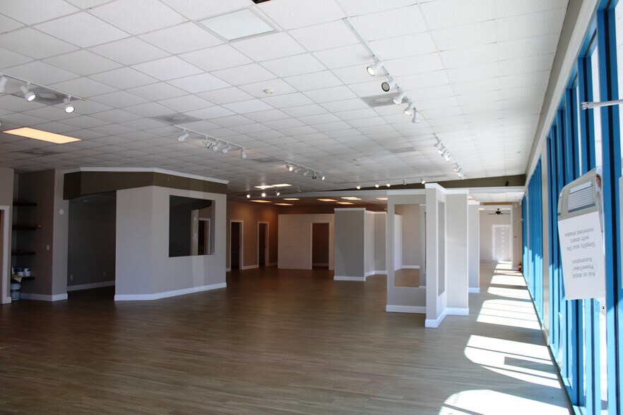 More Photos Of 15881 S Tamiami Trl, Fort Myers Unknown For Lease