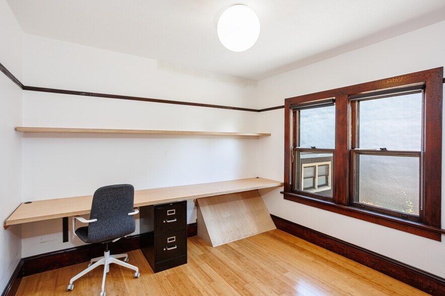 More Photos Of 2105 SE Ochoco St, Portland Office For Sale
