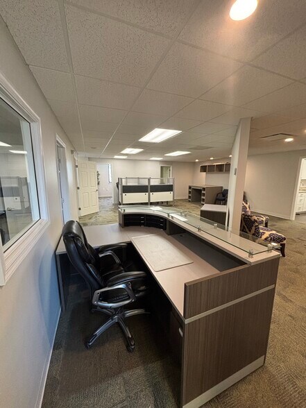 More Photos Of 70 Main St, Warrenton Office For Lease