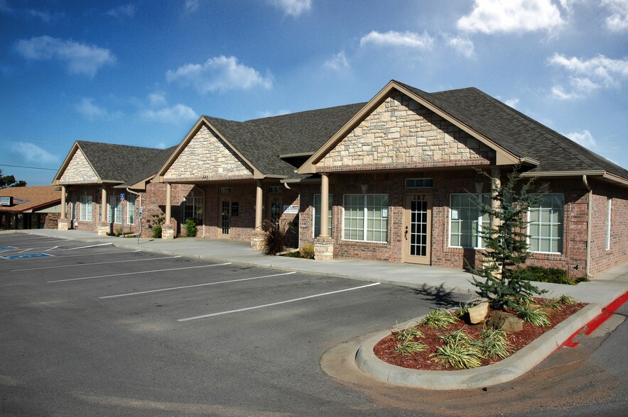 Primary Photo Of 543 E Ok-152, Mustang Office For Sale